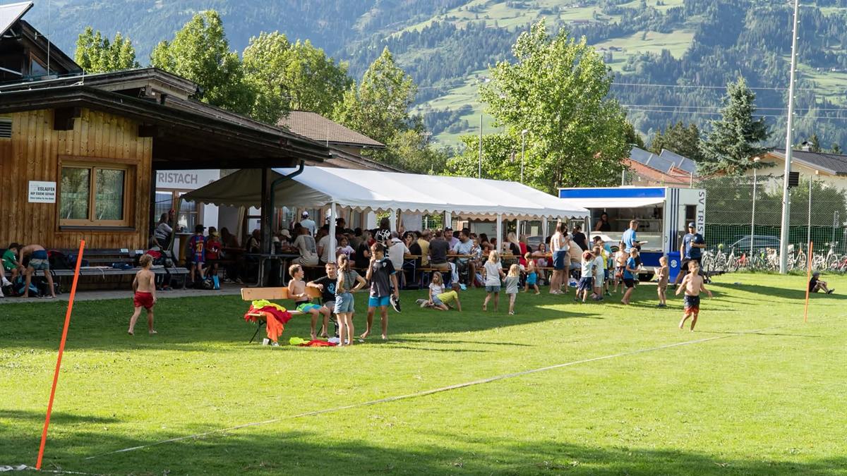 Saisonabschluss am Sportplatz Tristach